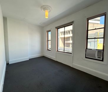 Comfortable One-Bedroom Unit - Photo 3