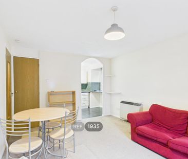 1 bedroom flat to rent - Photo 2