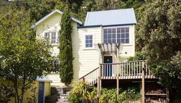 Cute sunny two storey cottage - Photo 1