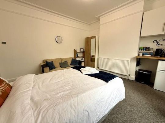 1 bedroom in a house share to rent - Photo 1