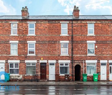 4 bed Mid Terraced House for Rent - Photo 2