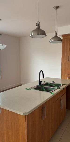 Grand 4 1/2 Cowansville, libre MAINTENANT TRÈS PROPRE - Photo 1