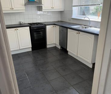 3 bedroom detached house to rent - Photo 4