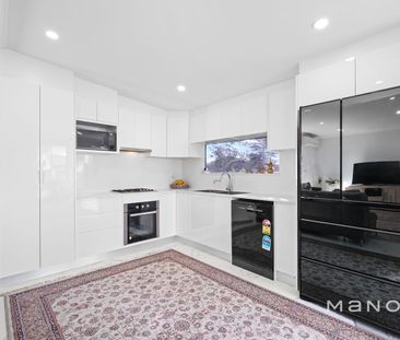 Stylish Renovated Home in a Quiet, Convenient Setting - Photo 4