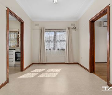 HOME IN A PRIME LOCATION! - Photo 5