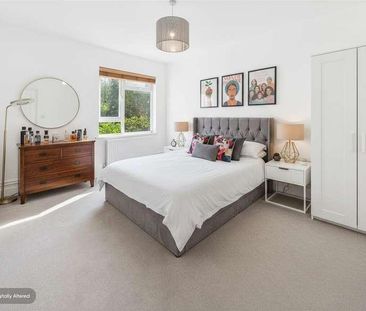 Abercorn Road, Mill Hill, NW7 - Photo 1