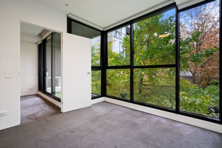 Stunning 2 Bed With Garden View - Photo 5