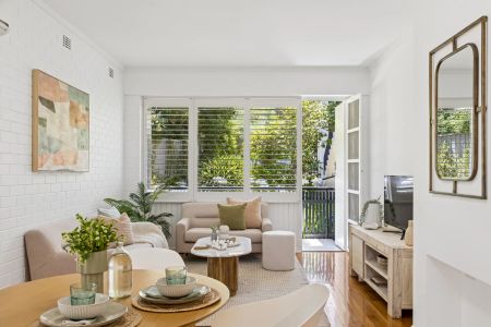 Large bright 3 bedroom Unit ready to move in - - Photo 2