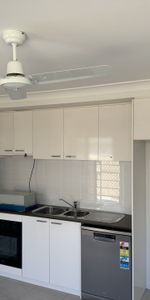 Modern 2-Bedroom Duplex! - Photo 3