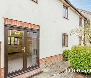 Hollywell Gardens, Swaffham, PE37 - Photo 2