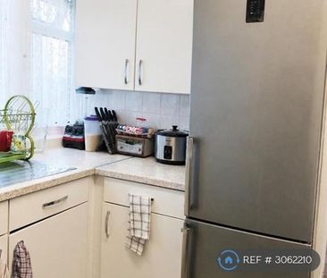 1 bedroom in a flat share to rent - Photo 4