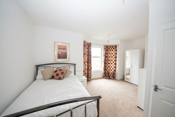 Room in a Shared House, Wantage Road, RG30 - Photo 1