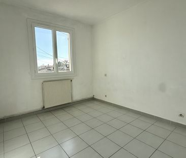 Location Appartement 4 pièces 66m² ARLES 13280 - Photo 3