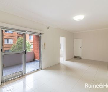 2 Bedroom Unit in a Central Location! - Photo 4