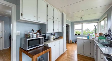 Charming 3-Bedroom Family Home in Paparangi – Spacious, Sunny, and Private - Photo 3