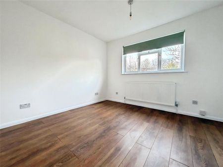 Pinewood Close, Borehamwood, Hertfordshire, WD6 5NU - Photo 4