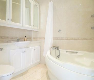 4 bedroom flat to rent - Photo 4