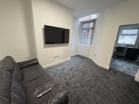 5 bedroom terraced house to rent - Photo 5