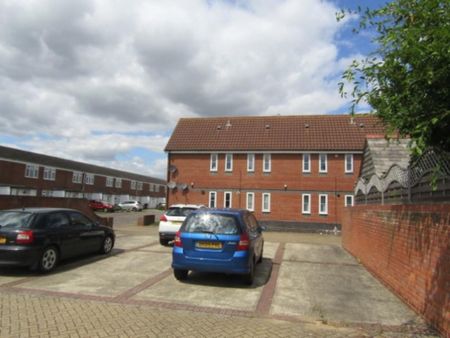 1 bedroom ground floor flat to rent - Photo 5