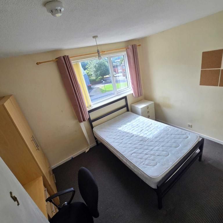 6 bedroom terraced house to rent - Photo 1