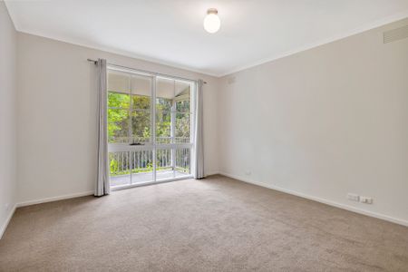 Charming Family Home on Half an Acre – Walk to Everything! - Photo 5
