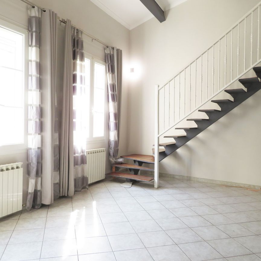 T5, Rue Saint-Yon, Nîmes-Centre, 170m², 1100€ H.C - Photo 1