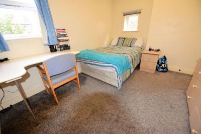 5 bedroom House in Beamsley Terrace, Leeds - Photo 1