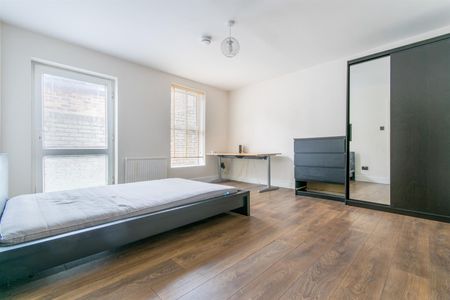 6 bed terraced house to rent in Rothbury Terrace, Heaton, NE6 - Photo 3