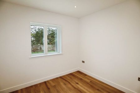 2 bedroom Flat To Let - Photo 2