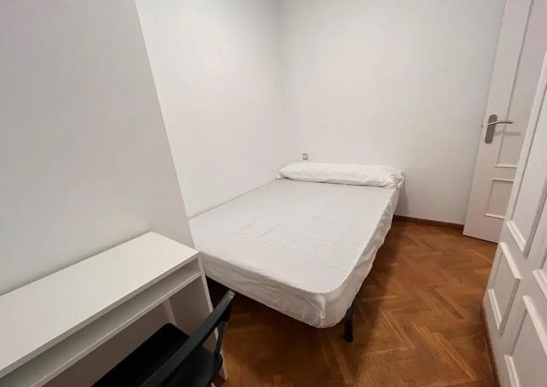 Calle de Grafal, Madrid, Community of Madrid 28005