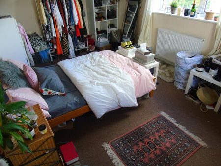 4 bedroom semi-detached house to rent - Photo 4