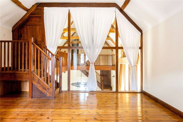 A beautifully presented barn conversion situated in a desirable rural location. - Photo 1