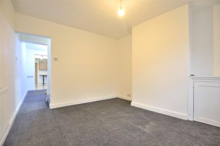 2 bedroom end of terrace house to rent - Photo 3