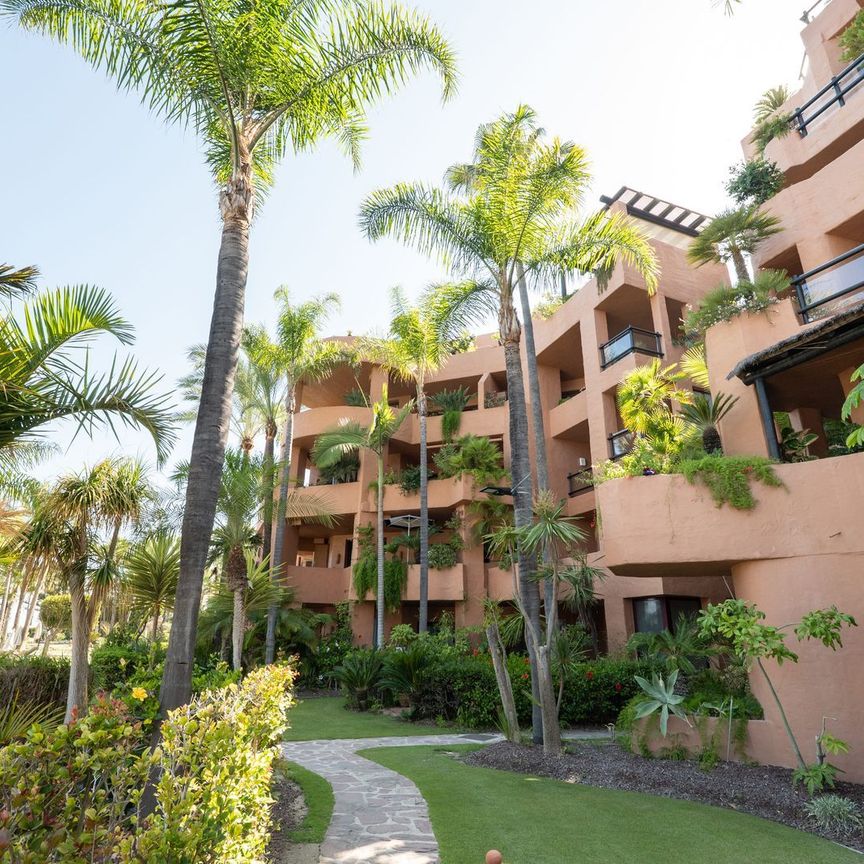 Middle Floor Apartment in Estepona - Photo 1