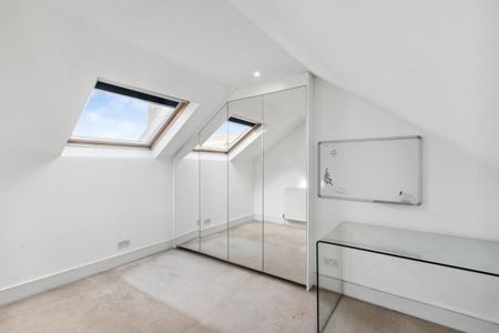 4 bedroom house in London - Photo 4