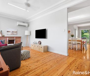 Beautifully renovated 3-bedroom home - Photo 4