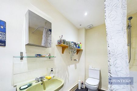 4 bedroom House To Let - Photo 4