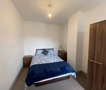 Double room in HMO - Farebrother Street - Photo 4