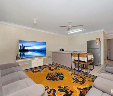 Tidy 2 Bedroom Unit in Great Location! - Photo 1