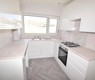 2 bedroom semi-detached bungalow to rent - Photo 3