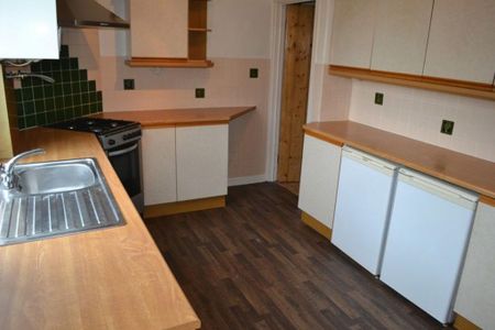 2 bedroom terraced house to rent - Photo 4