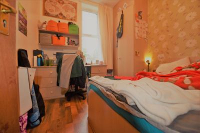6 bedroom Flat in Hollybank, Leeds - Photo 2