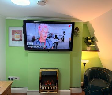 Room in a Shared Flat, Dean Street, W1D - Photo 1