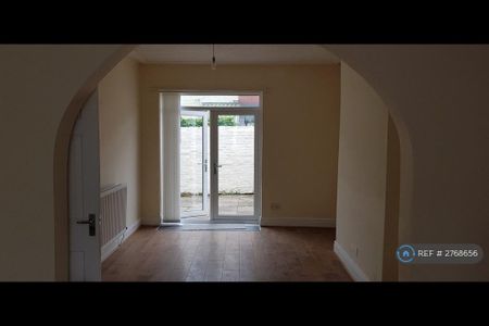 3 bedroom terraced house to rent - Photo 3