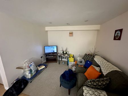 3 Bed, 2.5 Bath Upper Unit in Mississauga | Private Deck - Photo 5