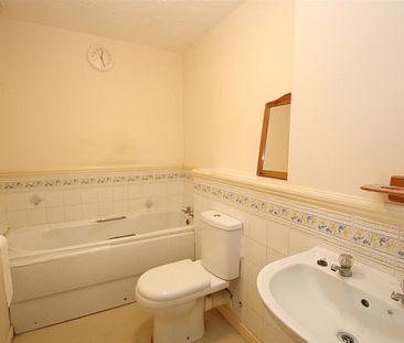 2 bedroom Flat to let - Photo 6