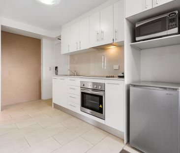 3/21 Ward Avenue, Potts Point NSW 2011 - Studio For Rent | Domain - Photo 2