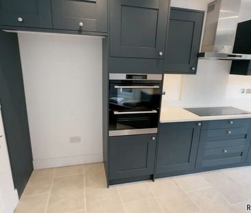 1 bed Flat in 31 Roland Gardens , London, SW7 3PF - Photo 4