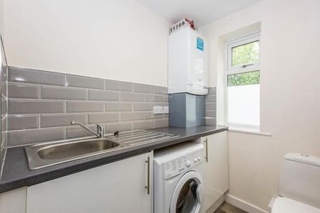 1 bedroom in a house share to rent - Photo 5