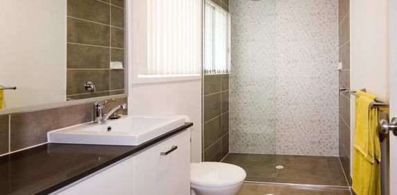 FOR RENT - MODERN 3-BEDROOM TOWNHOUSE - Photo 2